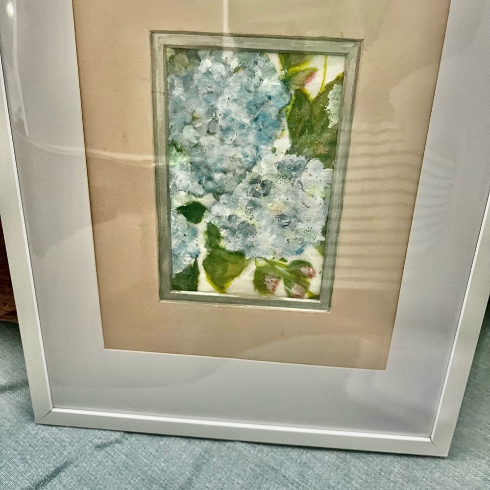Elegant Blue and Green Floral Art in White Framed Hand Painted/ signed - Picture 3 of 6